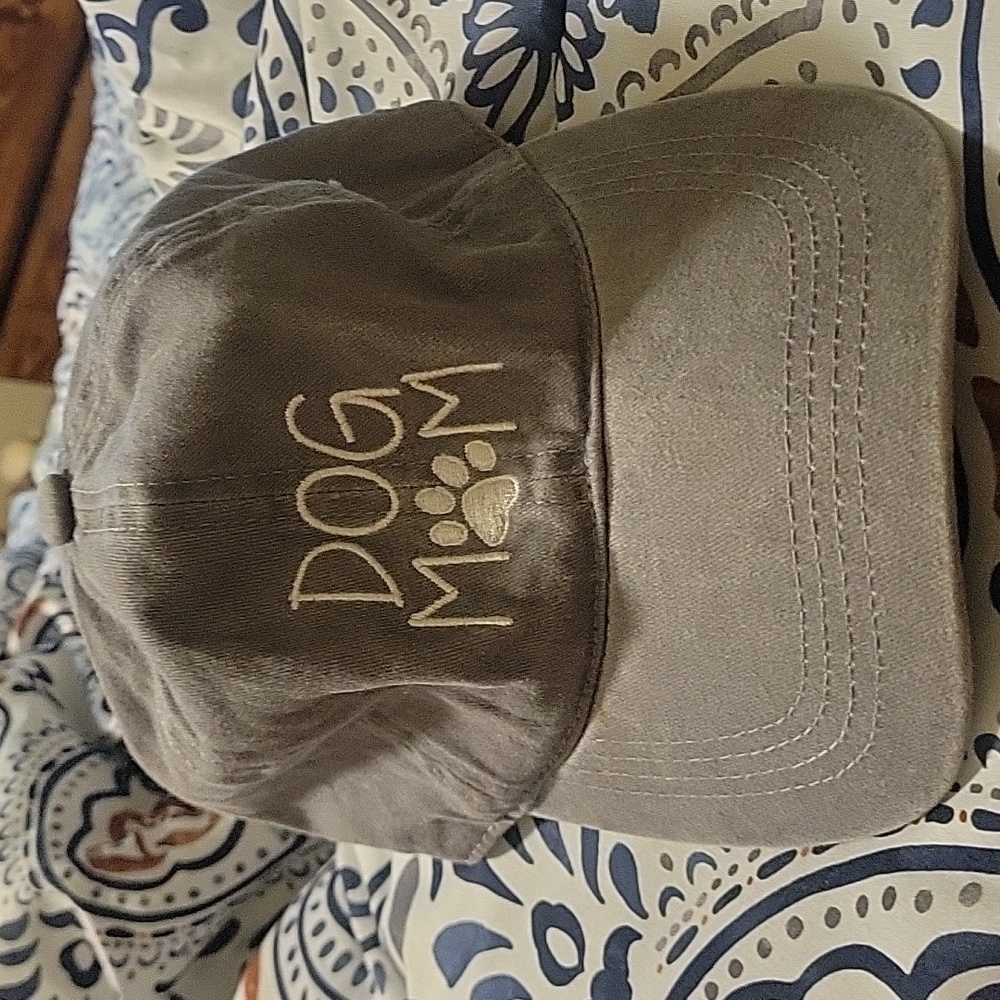 Dog Mom ladies hat, adjustable by David and Young. Perfect condition